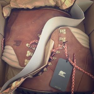 NWT Sorel Conquest Wedge Boots!