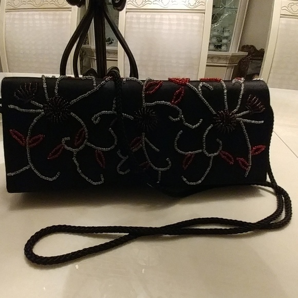 Vintage black clutch with floral beaded design - Picture 2 of 6