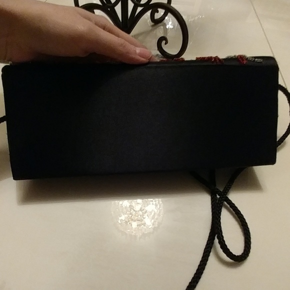 Vintage black clutch with floral beaded design - Picture 3 of 6