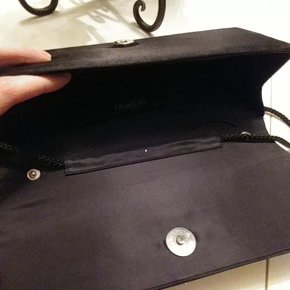 Vintage black clutch with floral beaded design - Picture 4 of 6