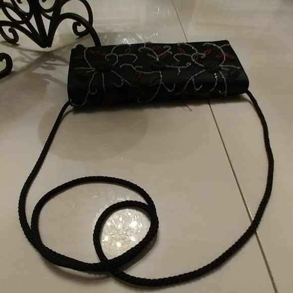 Vintage black clutch with floral beaded design - Picture 6 of 6