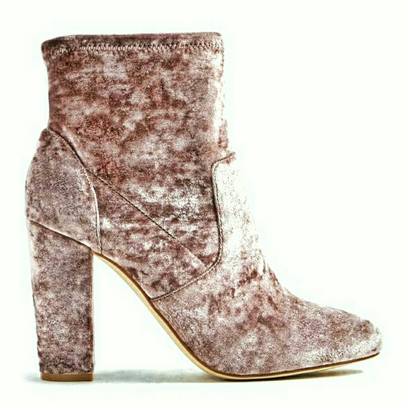 Lush Lilac Velvet Bootie NIB - Picture 2 of 7