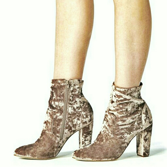 Lush Lilac Velvet Bootie NIB - Picture 4 of 7