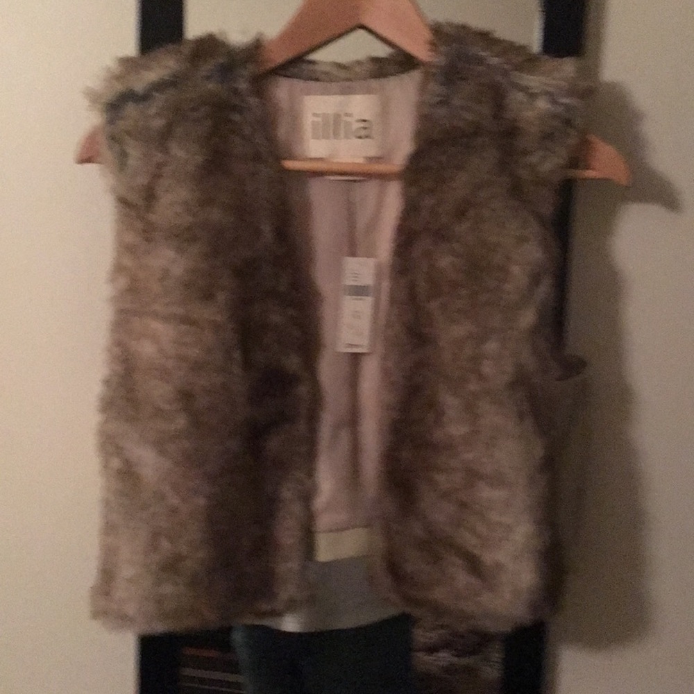 Illia Faux-Fur Vest size M NWT Anthropologie.