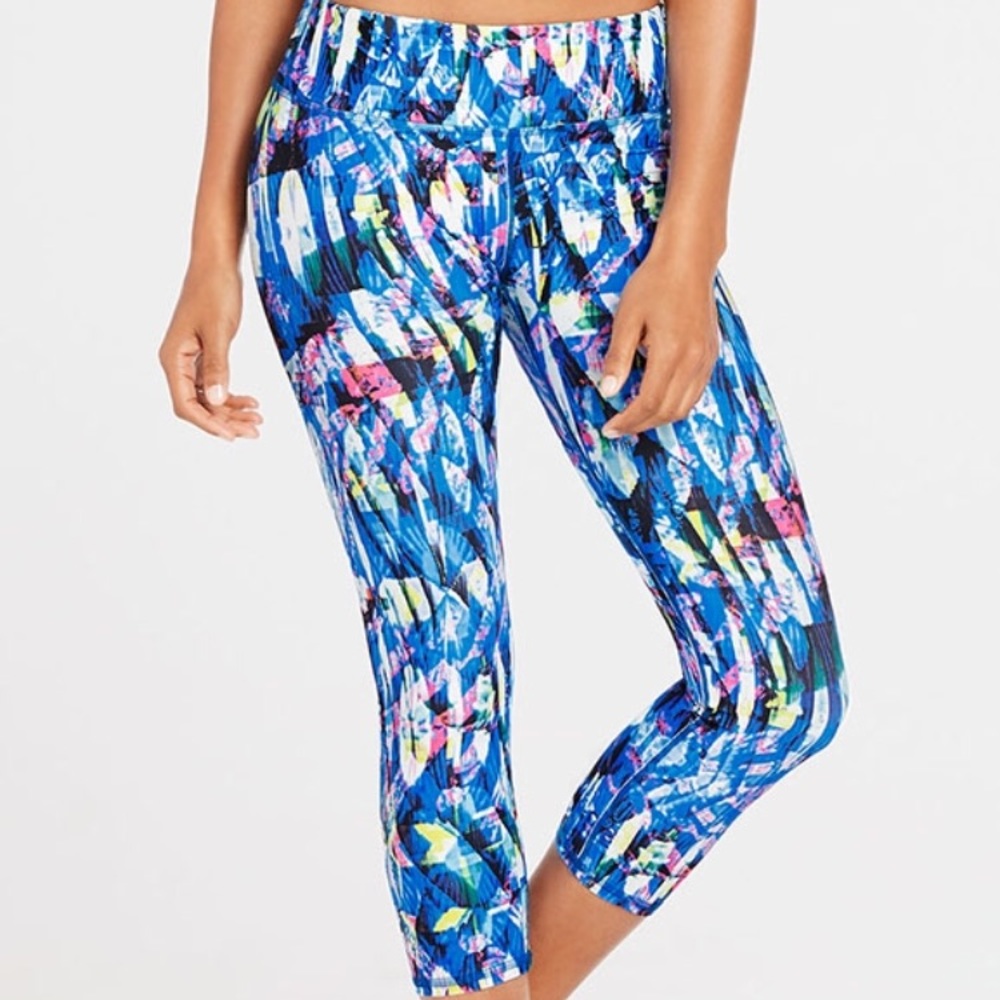 Fabletics salar capri leggings