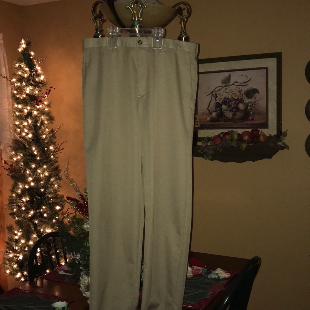 Men’s tan pants