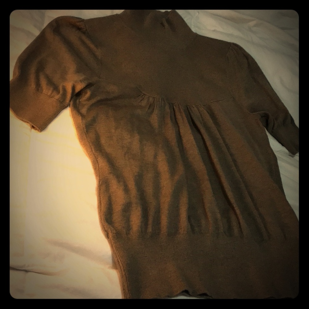 Like new Banana Republic Short turtle neck blouse