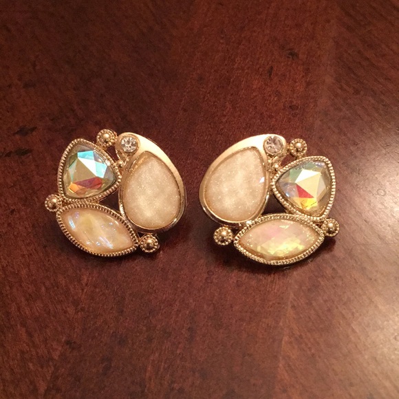 Gold tone and sparkle statement earrings - Picture 3 of 3