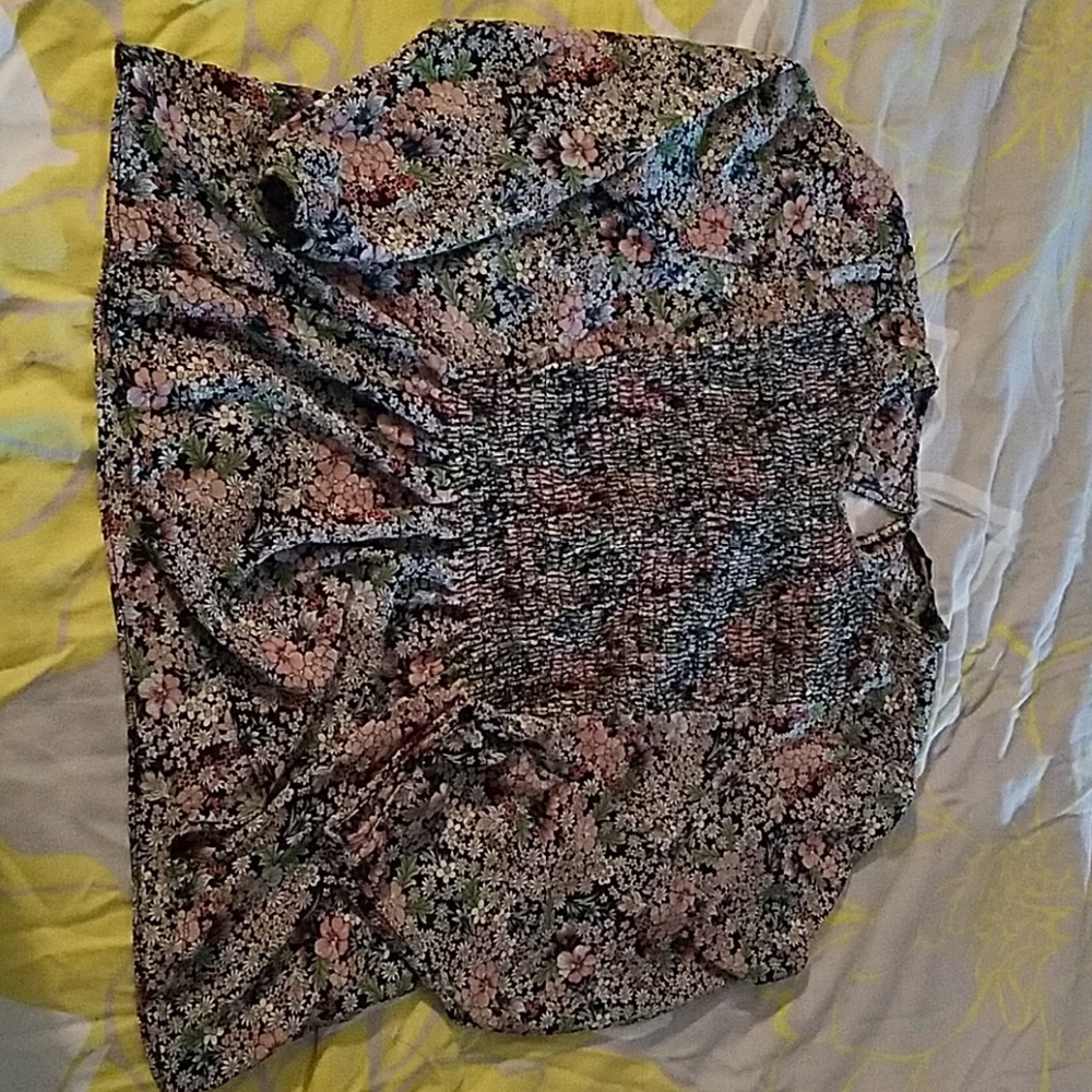 Zara floral/ dress Blouse, size Large. Key hole on