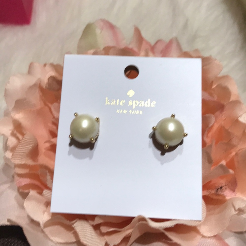 Kate Spade ♠️ 14k gold plated pearl earrings nwt - Picture 2 of 2