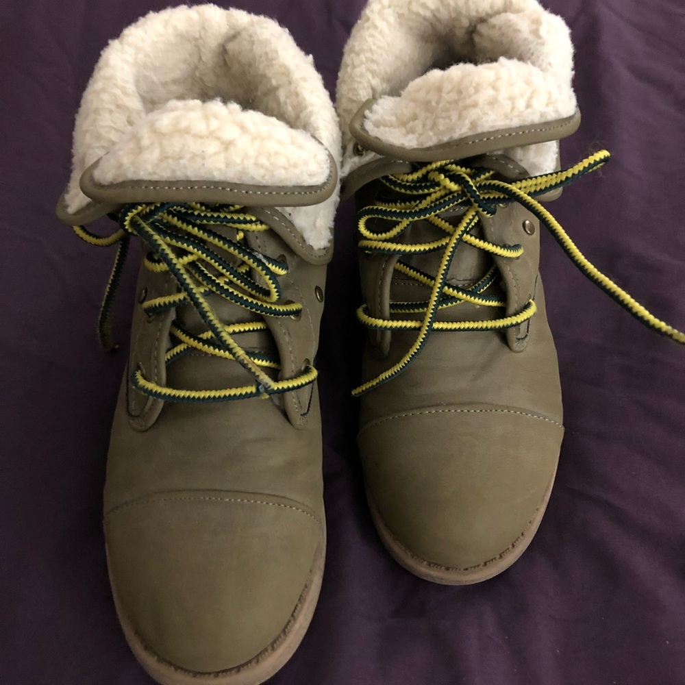 Reversible construction boots