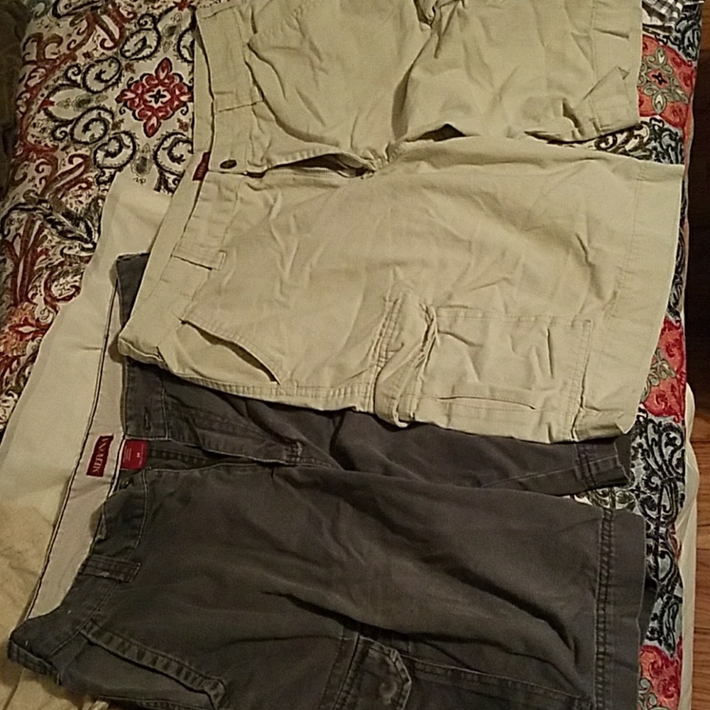 2 pairs cargo shorts