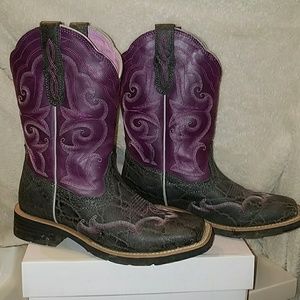 Womens square toe Ariat  boots