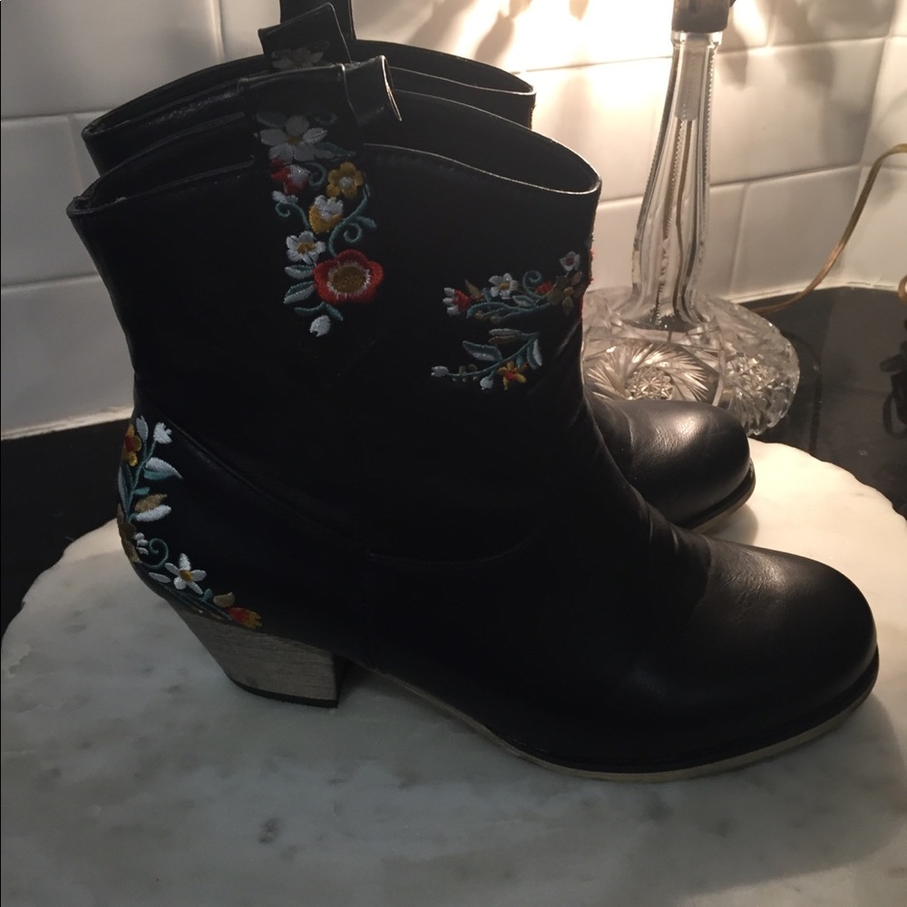 EG NEW black floral Nordstrom boots 38