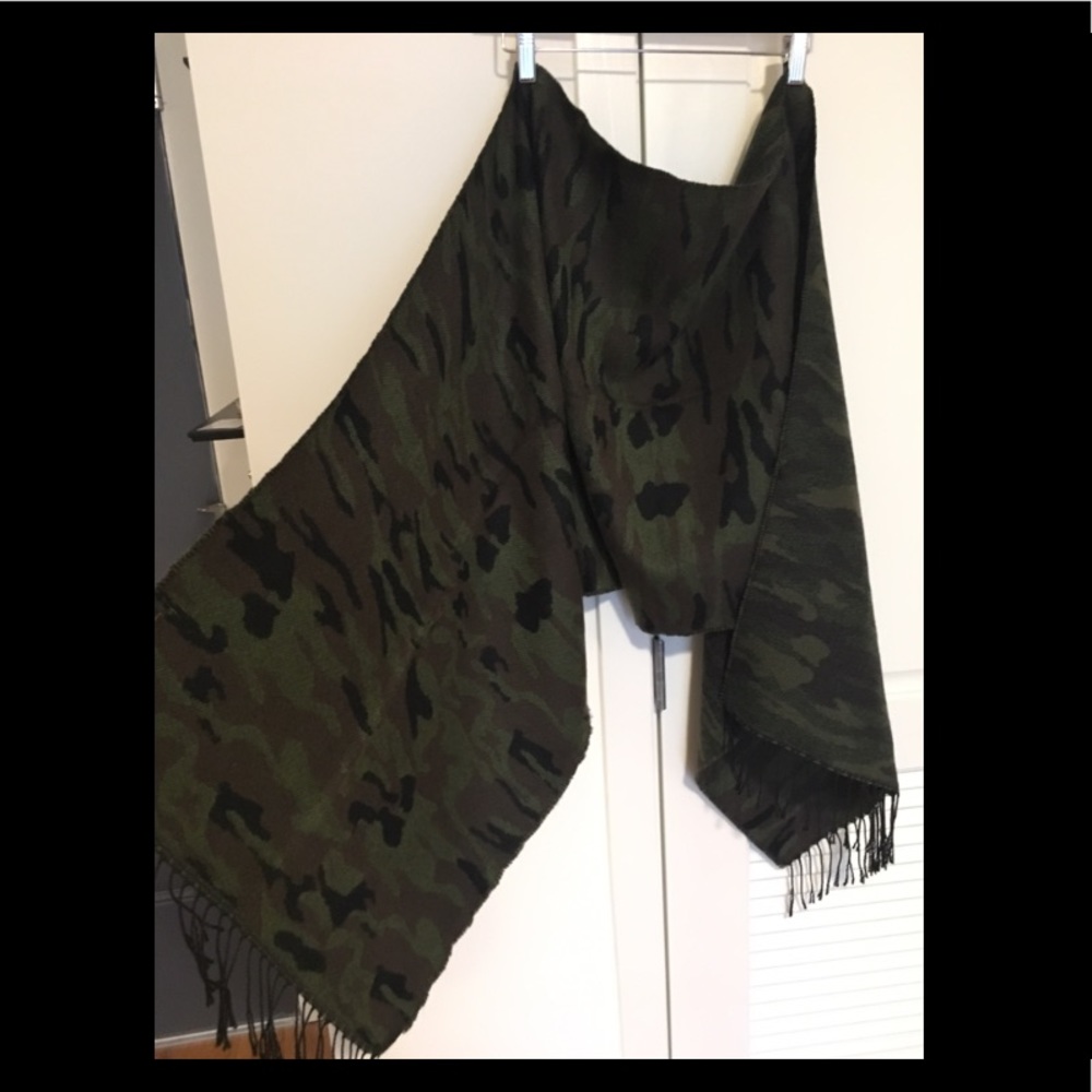 Camouflage scarf