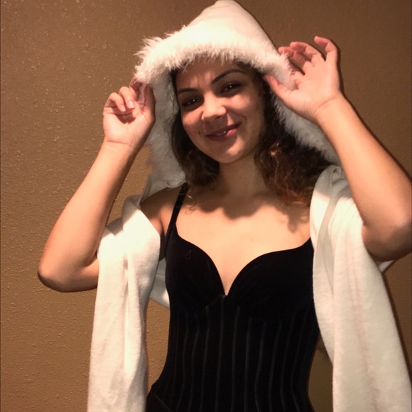 Winter White Wrap with Faux Fur Trim - Picture 2 of 3