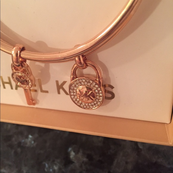 Michael Kors Key & Locket RoseGold Bangle Bracelet - Picture 4 of 5