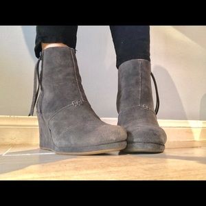 Toms Grey suede wedges