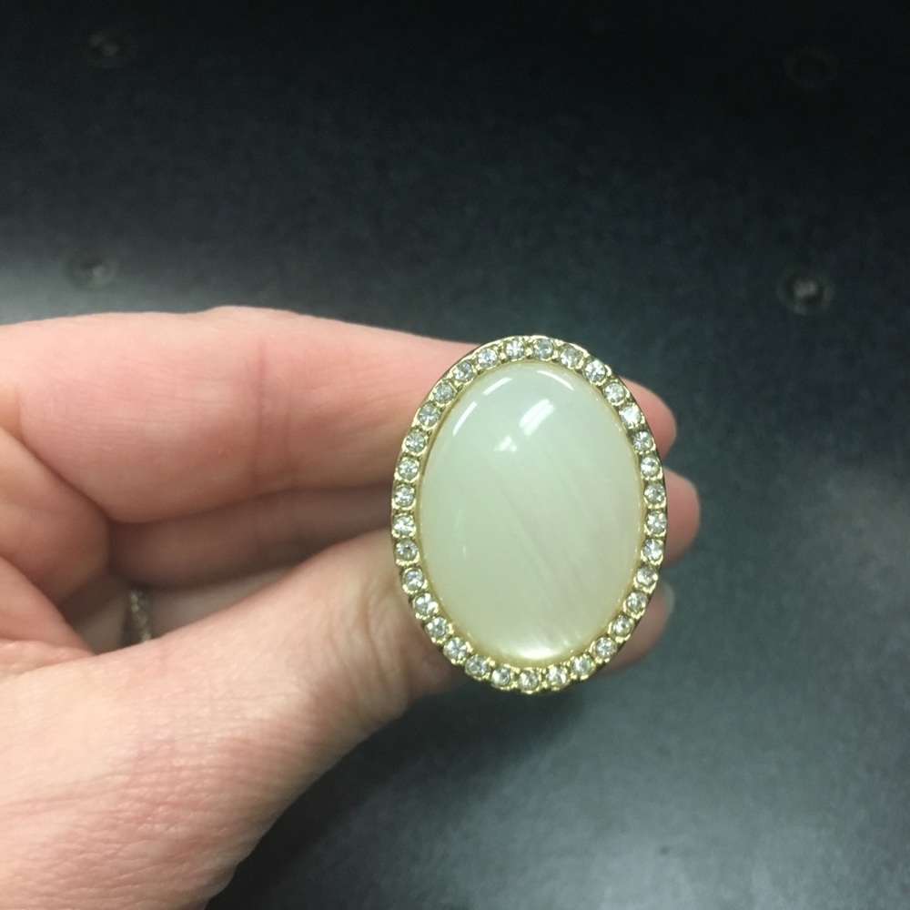 24 HOUR SALE💋❤️ Premier Avery gold ring, size 6