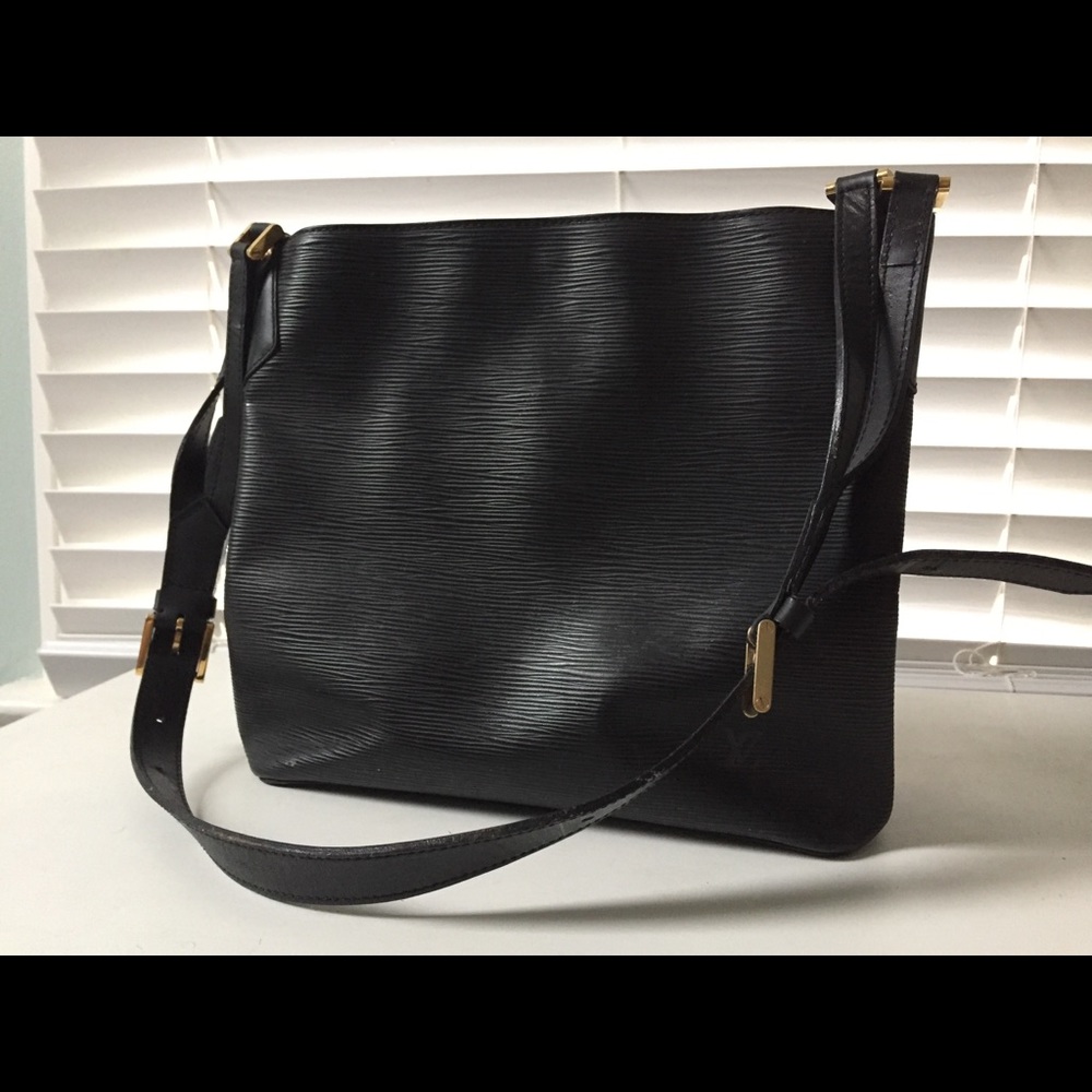 Louis Vuitton epi mandala shoulder bag