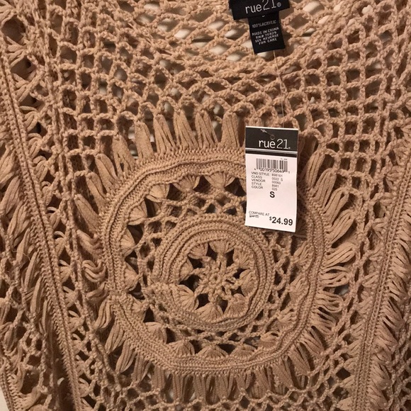 CUTE, Fringe Top - Picture 2 of 2