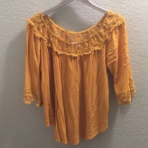 Mustard Color - 1/4 sleeve flowy top.