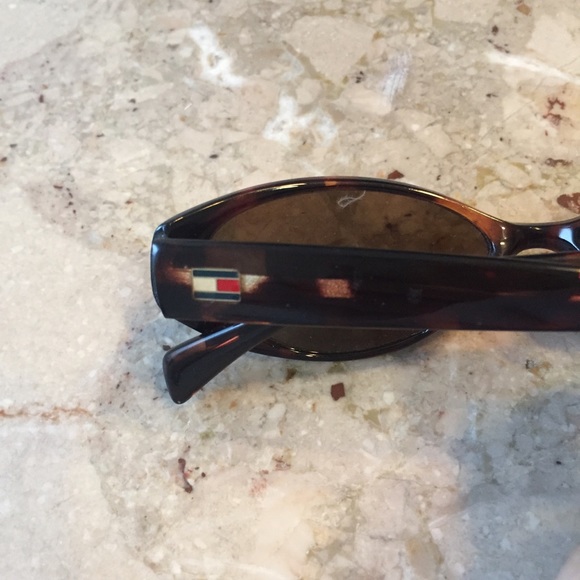 Vintage Tommy Hilfiger sunglasses - Picture 2 of 4
