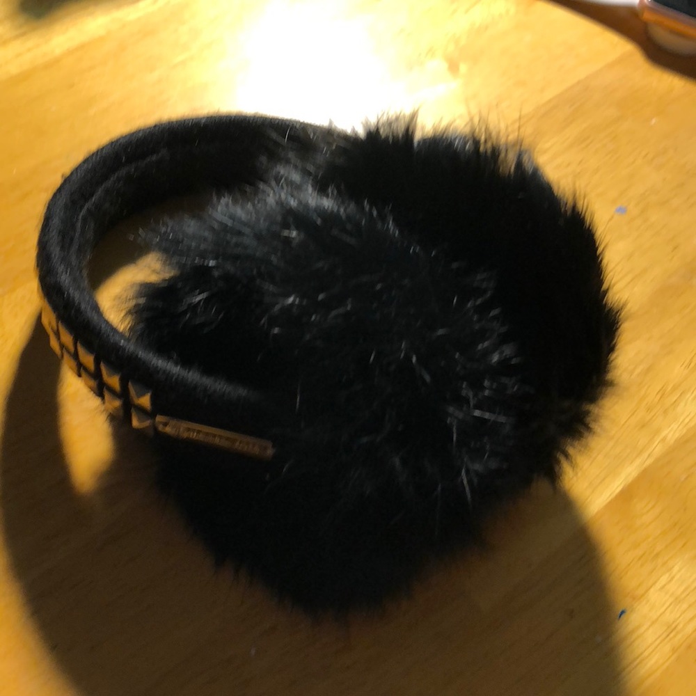 MUCHAEL KORS EARMUFFS