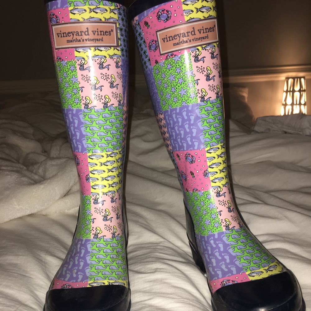 RARE vineyard vines rain boots