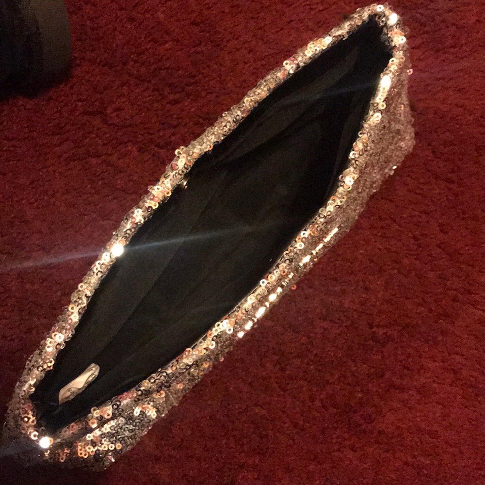 🌼Victoria secret clutches - Picture 3 of 3