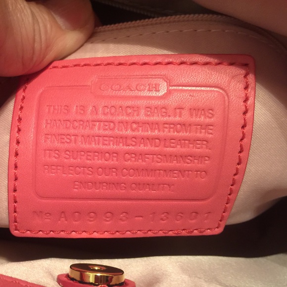 Coach White/Coral Leather Cricket Satchel Bag NWT Summer beauty - Picture 4 of 9