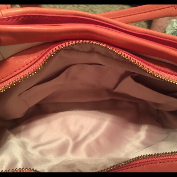 Coach White/Coral Leather Cricket Satchel Bag NWT Summer beauty - Picture 6 of 9