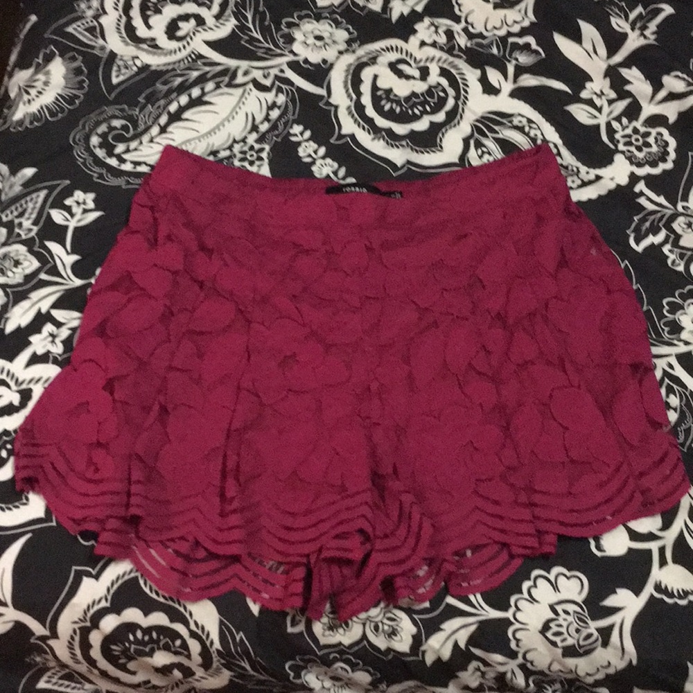 BRAND NWT Torrid sz 1 magenta flowy lace shorts
