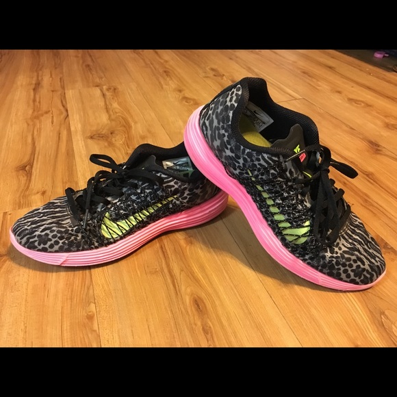 Nike Shoes - ✔️NIKE LACE UP LUNARACER 3 SIZE 7.5✔️