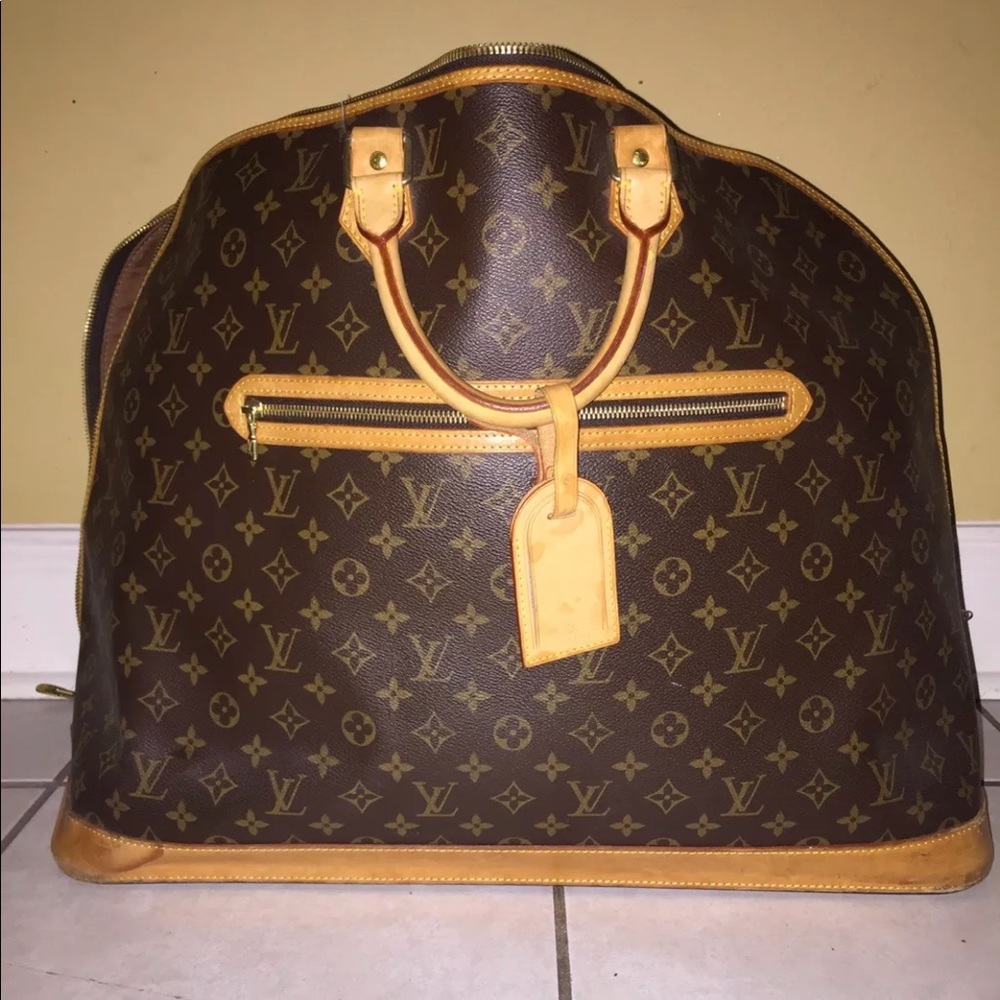 Authentic Louis Vuitton Alma Voyager