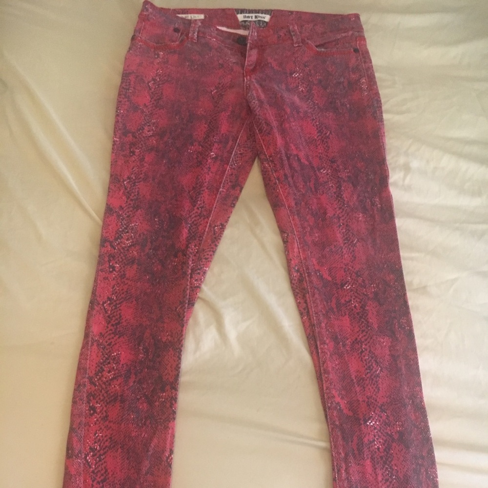 Hot kiss pants