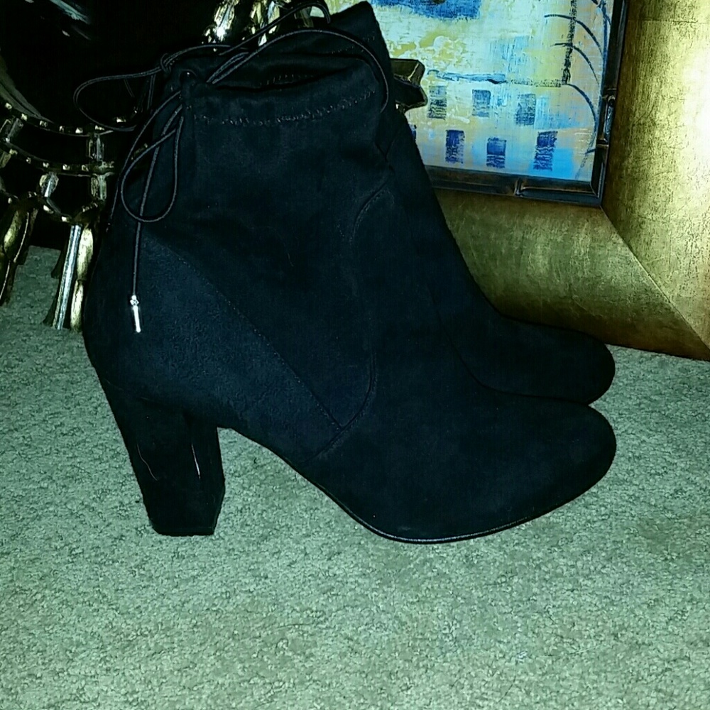 Booties size 6.5 - Picture 2 of 3