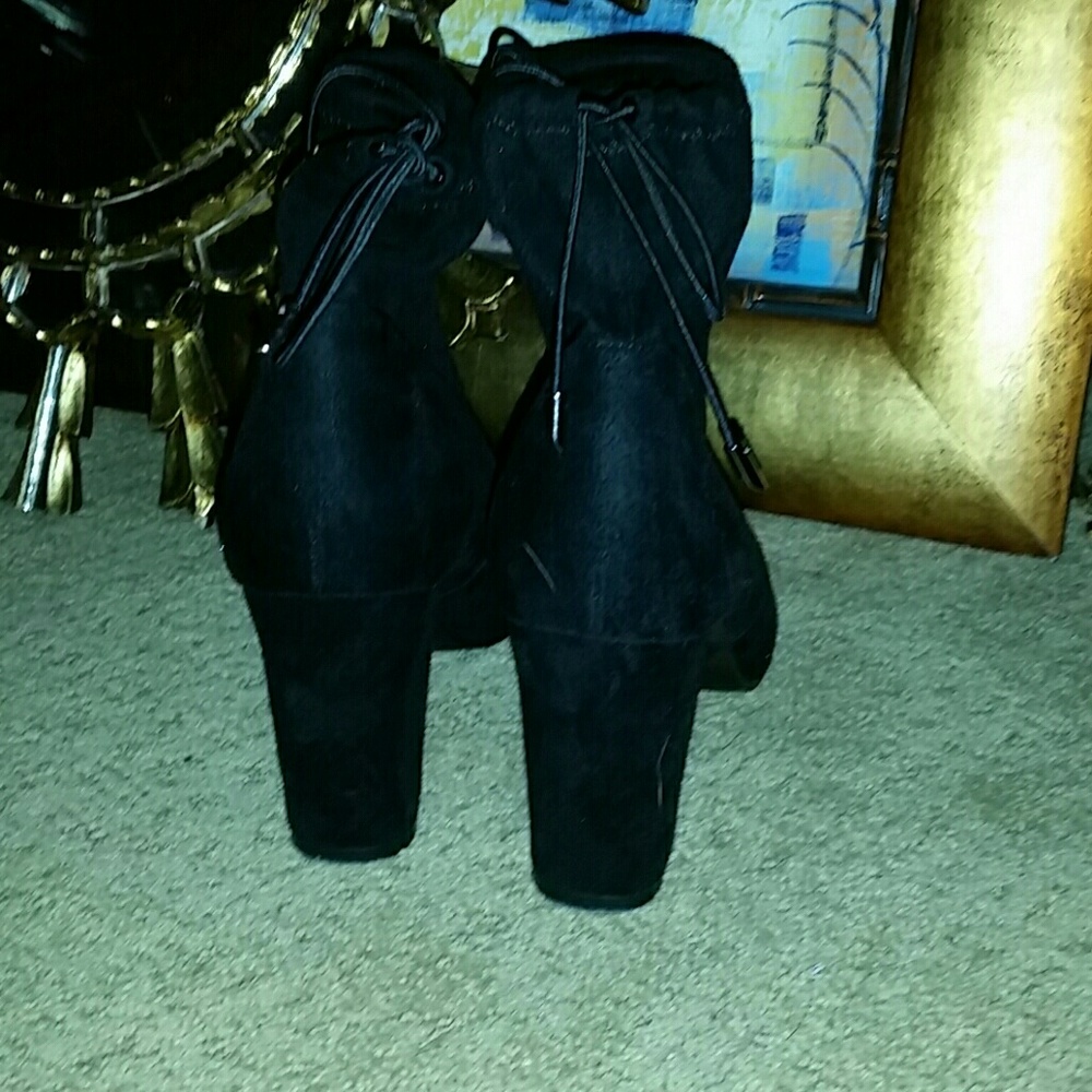 Booties size 6.5 - Picture 3 of 3