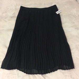 Pleated black skirt