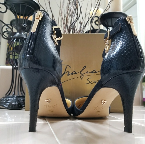 Black heels*****SOLD********* - Picture 2 of 4