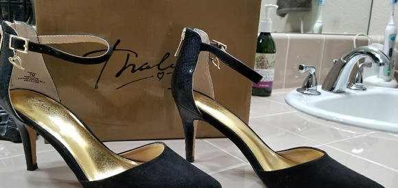 Black heels*****SOLD********* - Picture 3 of 4