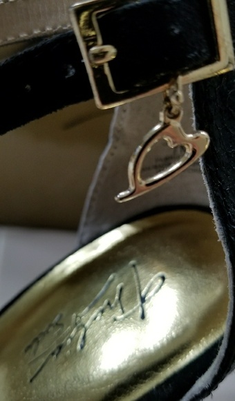 Black heels*****SOLD********* - Picture 4 of 4