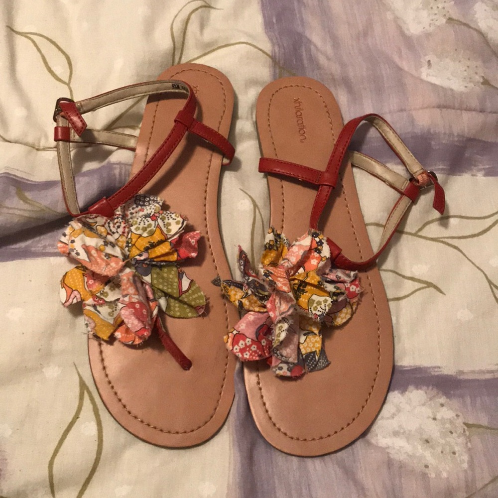 Floral strappy sandals! Never worn! Size 9.5