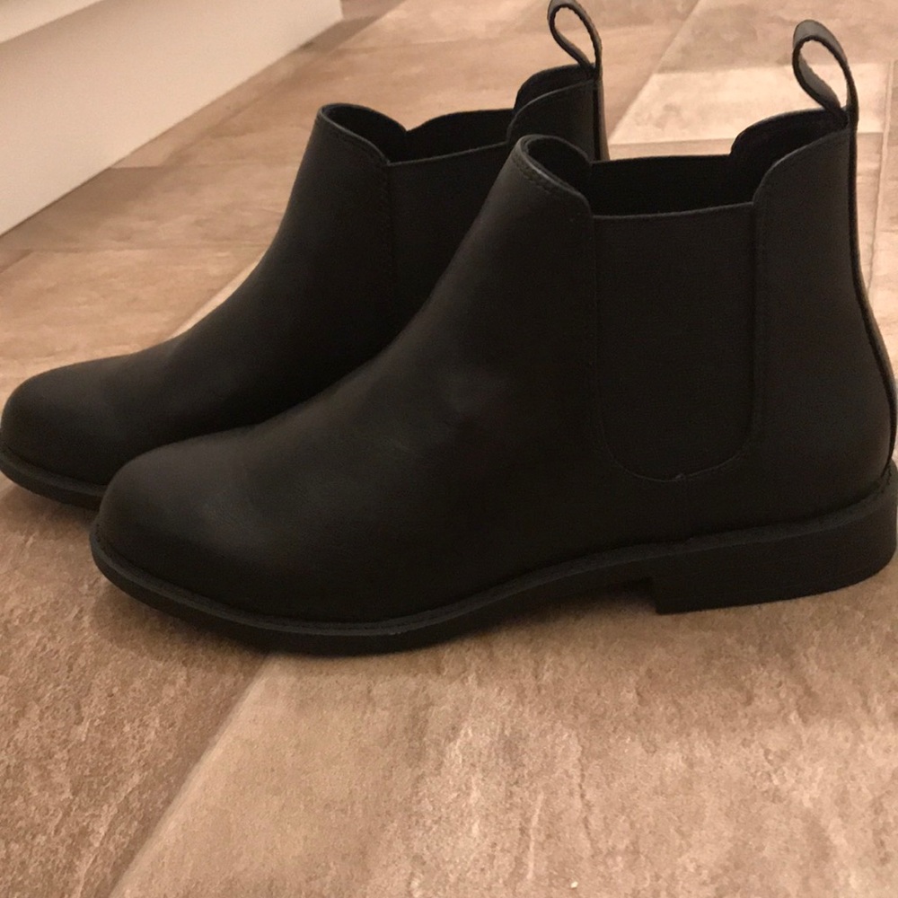 Size 8 H&M Chelsea bootie