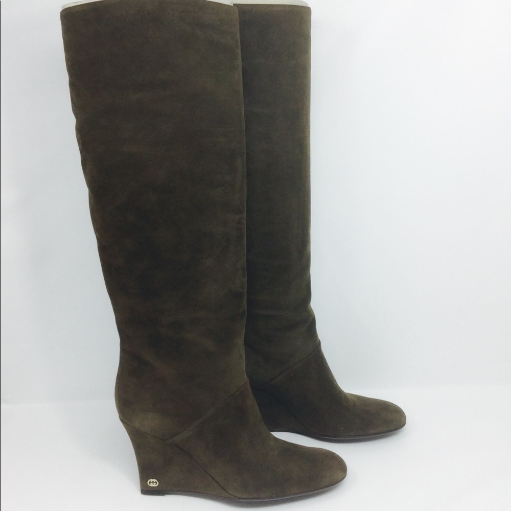 Gucci anniversary ed pull on boots taupe