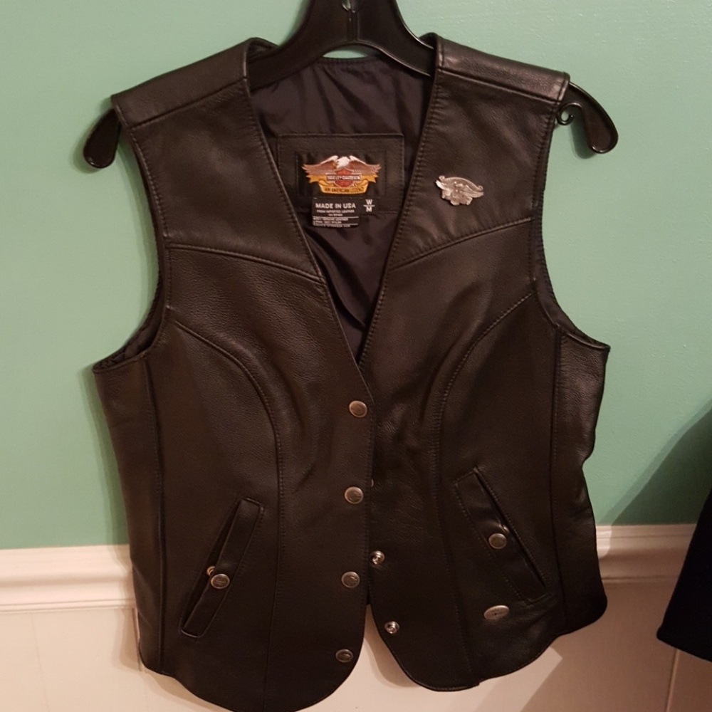 Woman medium Leather Harley vest