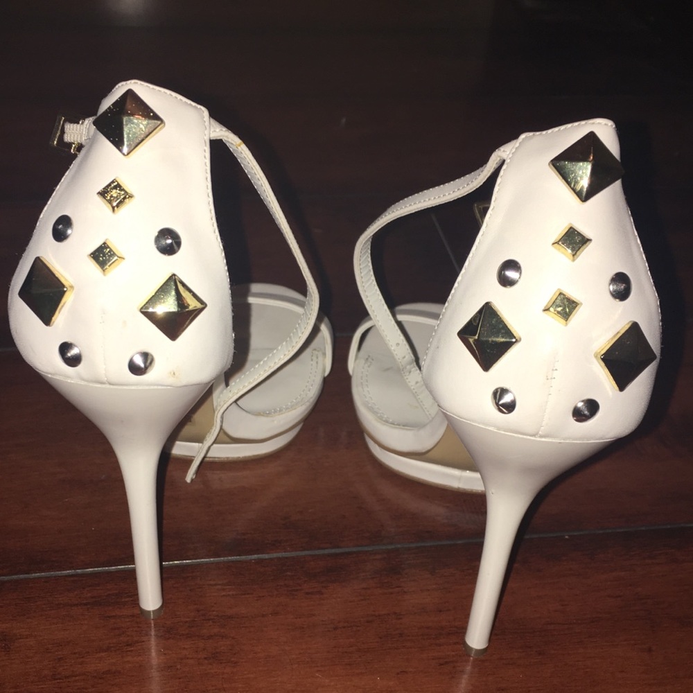 White heeled sandals with embellished heel