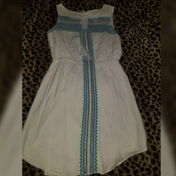 unknow Dresses & Skirts - Gorgous White dress 😍