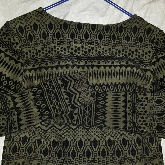 💚Dark green crop top with sheer middle💚 - Picture 3 of 3