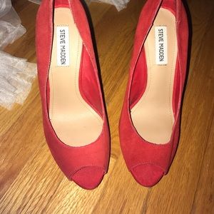 Steve Madden red pumps